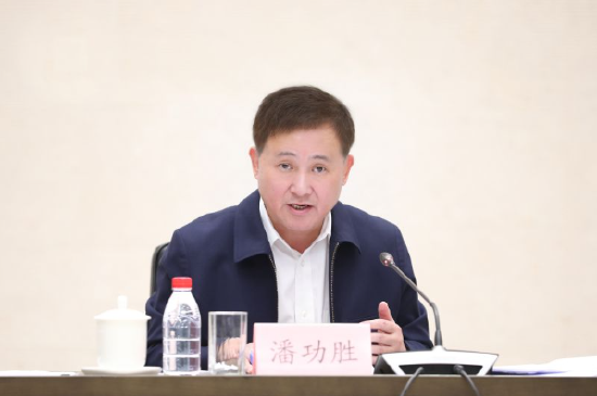 华锋优配快线 中国人民银行行长潘功胜主持召开金融支持实体经济座谈会
